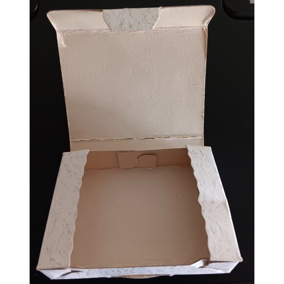 Vintage Andre Jewelry & Gifts Pottstown PA Cardboard Gift Box - Picture 5 of 10